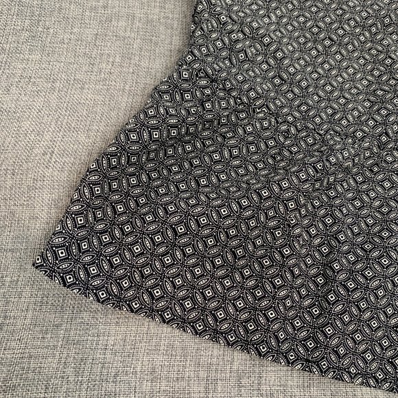 Gap Button‎ Down Sleeveless Blouse Black White Medium Lightweight V-Neckline - Picture 4 of 10